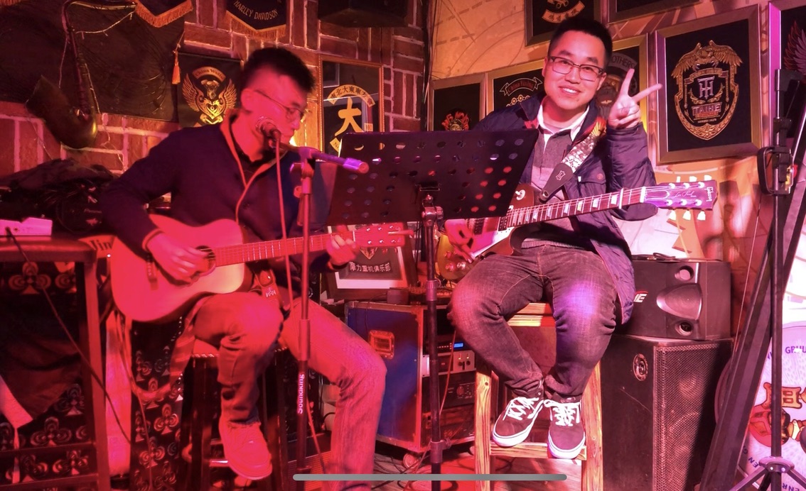 Live performance at a music bar in Nanjing. The guy on the left is WANG Tianyang, an excellent guitar player in Nanjing.